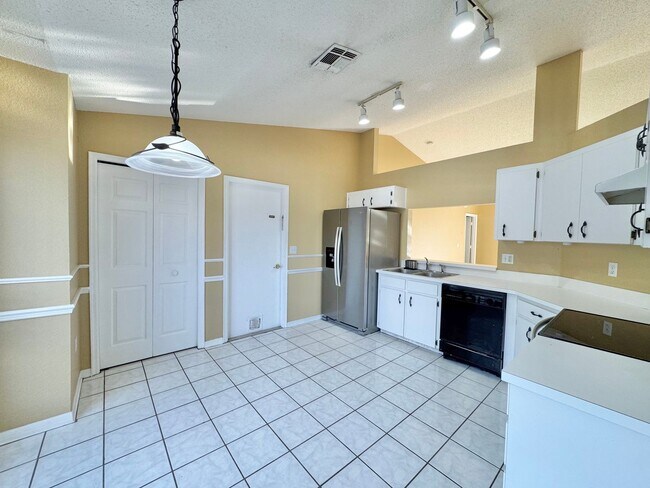 Building Photo - 3511 Majesty Loop