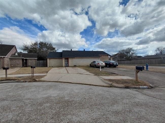 Building Photo - 16511 Parkridge Ct