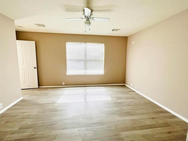 Building Photo - 15034 Sugar Sands Dr