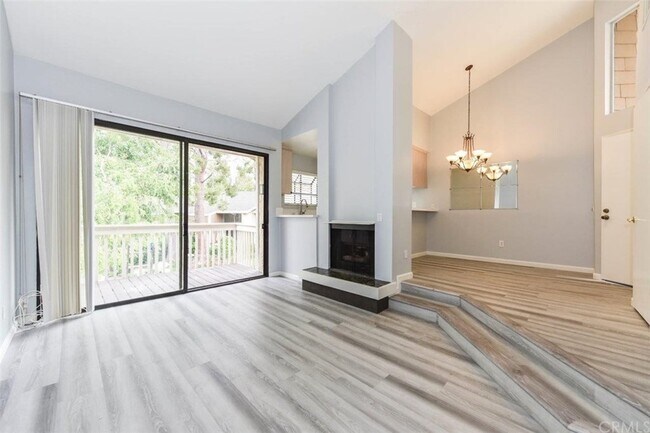 Building Photo - 90 Lakepines
