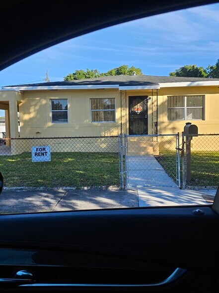 Building Photo - 2983 NW 69th Ter