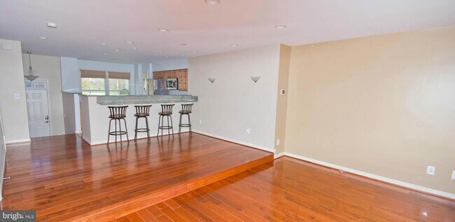 Building Photo - 419 Davis Ave SW