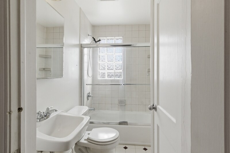 Building Photo - 627 Lucia Ave