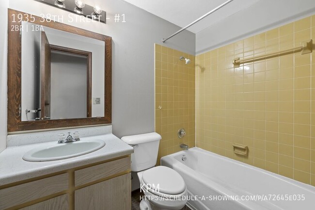 Building Photo - 2 BEDROOM | 1 BATH | MAIN LEVEL APARTMENT ...