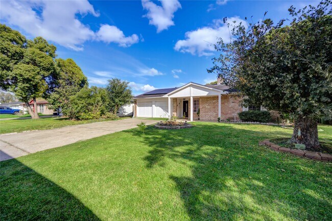 Building Photo - 6227 S Pinesap Dr