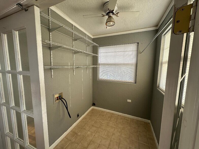 Building Photo - 2737 Riverside Ave