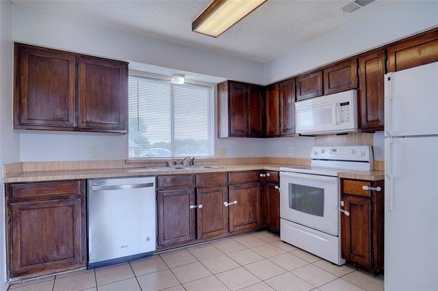 Building Photo - 202 Pine Meadow Dr