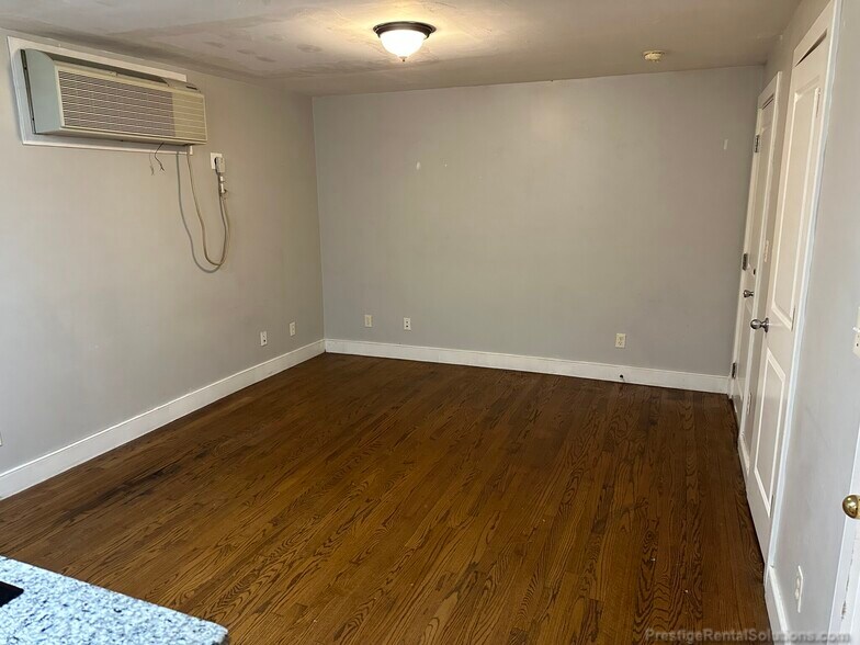 Building Photo - 842 Dorchester Ave