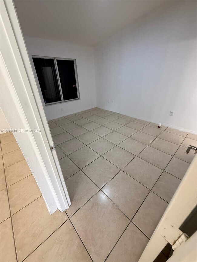 Building Photo - 3826 SW 48th Ave