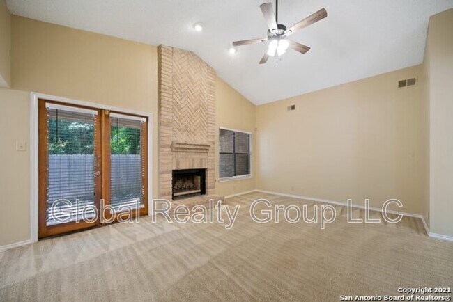 Building Photo - 118 Golden Way