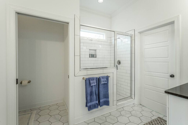 Building Photo - 1494 Madison St