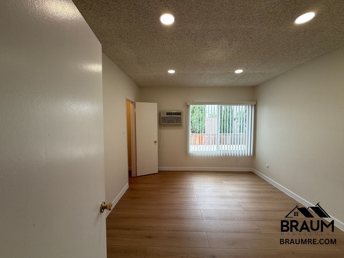 Building Photo - 5461 Kester Ave