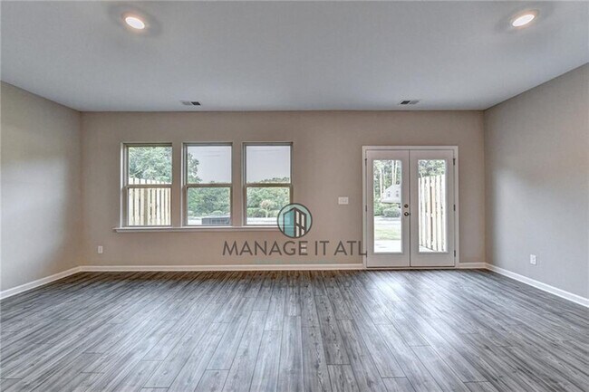 Building Photo - Beautiful 3 Bedroom Townhome in Buford Sch...