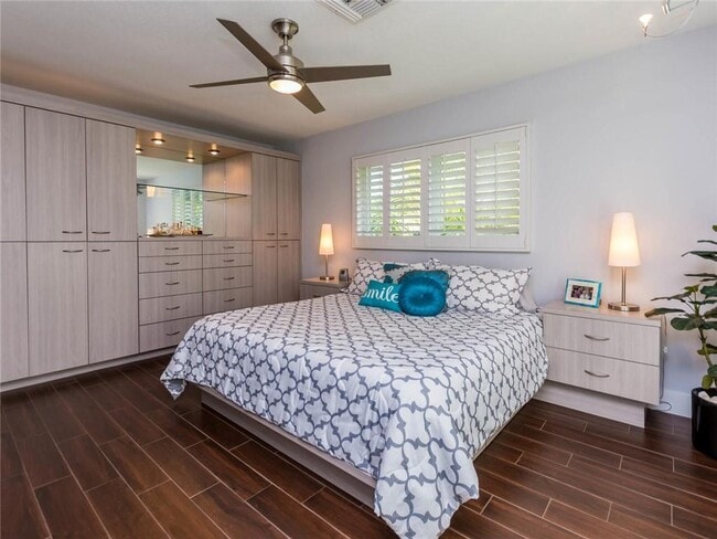 Building Photo - 2319 NE 16th Ave