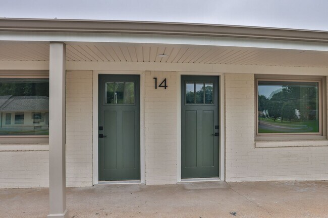 Building Photo - 551 Elm St