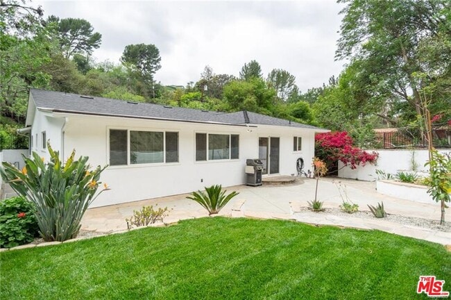 Building Photo - 3720 Ventura Canyon Ave