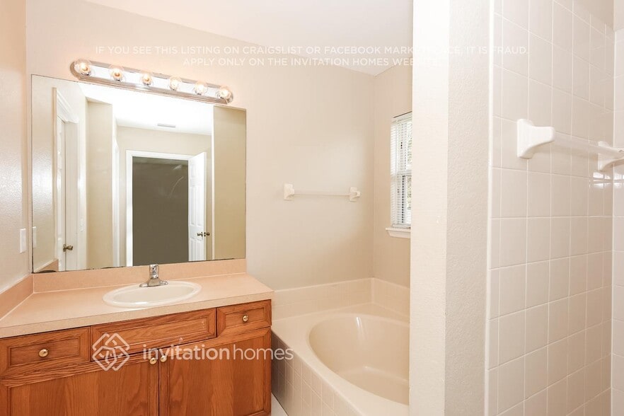 Building Photo - 530 Peace Dr