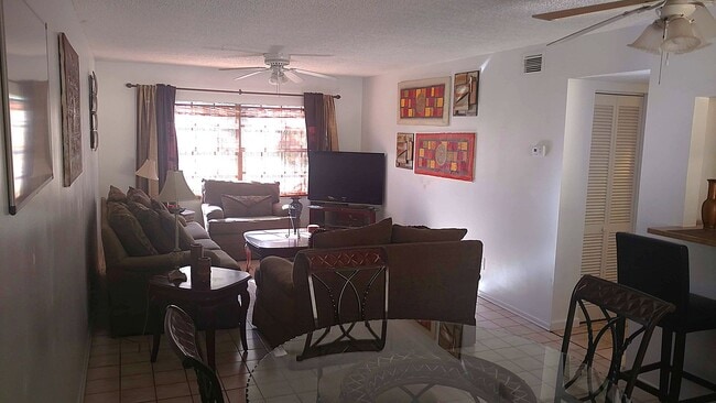 Building Photo - Spacious 2 Bedroom 2 Bathroom Condo