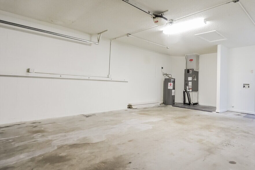 Building Photo - 1820 Tinsmith Cir
