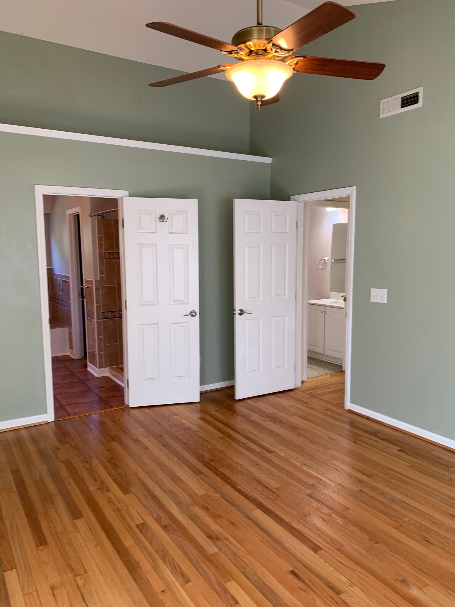 master bedroom - 5420 Phillipsburg Dr