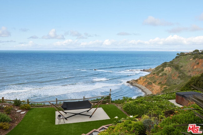 Building Photo - 1115 Palos Verdes Dr W