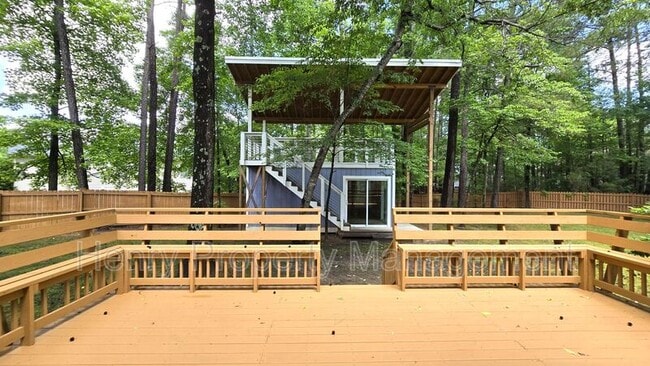 Building Photo - 206 W Hill Dr