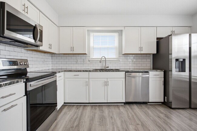 Building Photo - 3-Bedroom Home with Garage & Private Patio