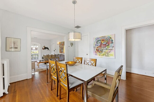 Building Photo - 536 Hawthorne Ln