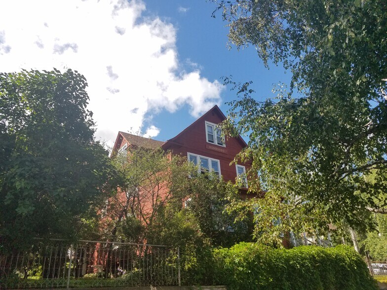 Building Photo - 1127 E 6th St