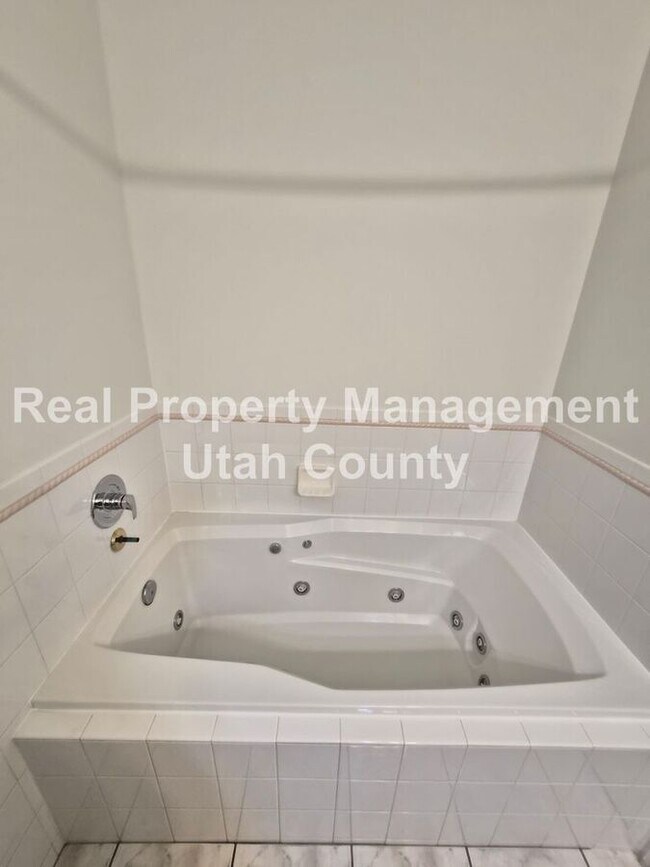 Building Photo - 75 E 1864 S St