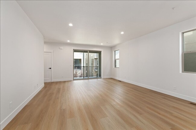 Building Photo - Modern, New 3-Story Boise Bench Townhome with Garage in a Prime Location