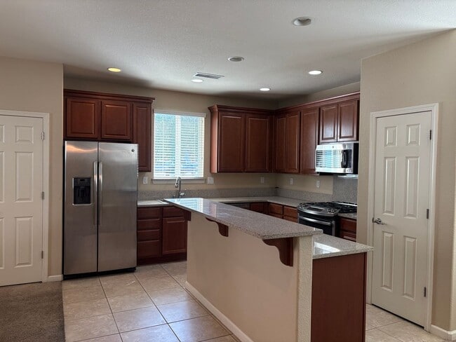Building Photo - Move-In Ready 2-Story Home by Virginia Lake