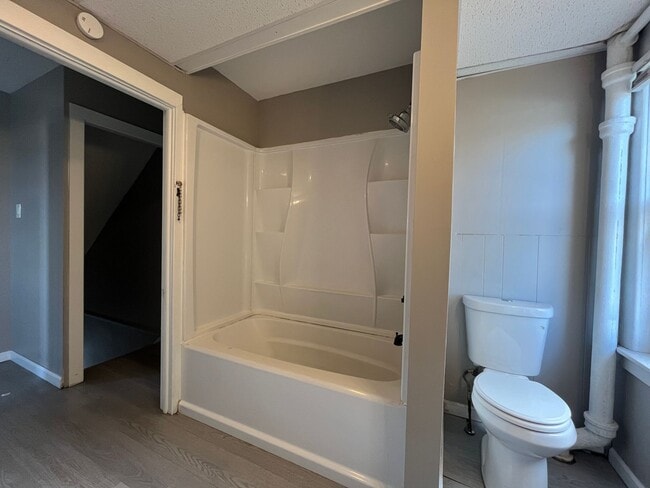 Building Photo - Beautifully remodeled single-family residence offers approximately 1,330 square feet of living sp...