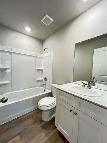 Building Photo - 5557 Rollins Dr