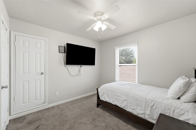 Building Photo - 5234 Findlay Dr
