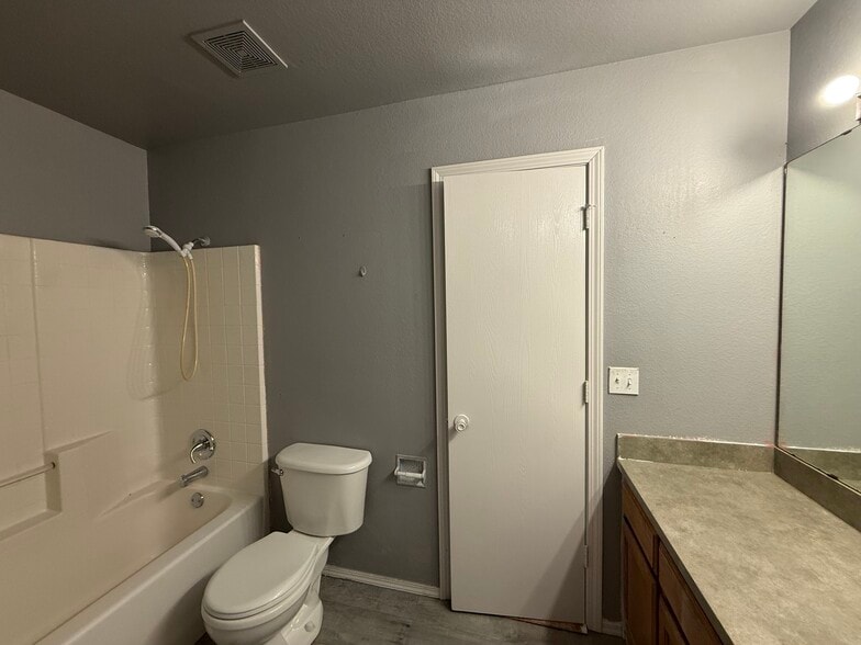 Building Photo - 1306 N Arthur St