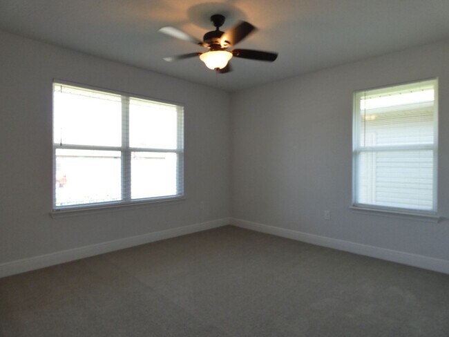 Building Photo - Spacious Home - Ashley Place