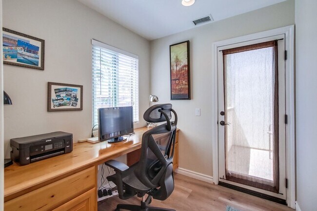 Building Photo - Steps From The Beach w/ All Utilities Included Available Jan - May 2025