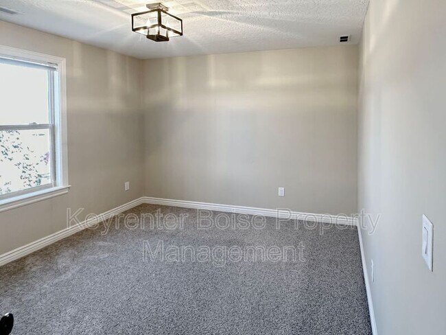 Building Photo - 538 E Halpin Dr