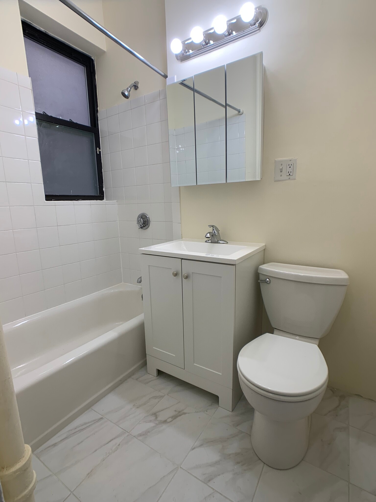 Building Photo - 23 St Lukes Rd