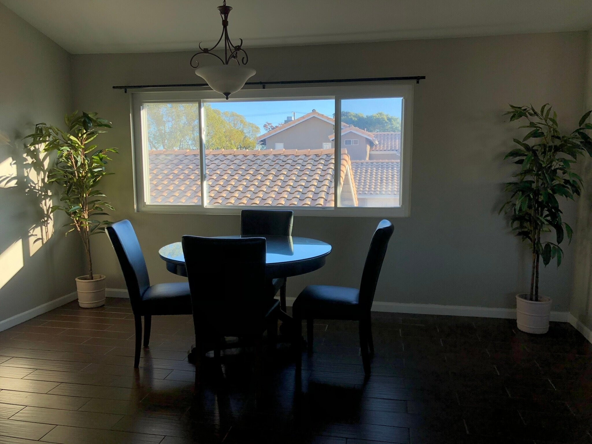 Building Photo - 1370 Palomar Pl