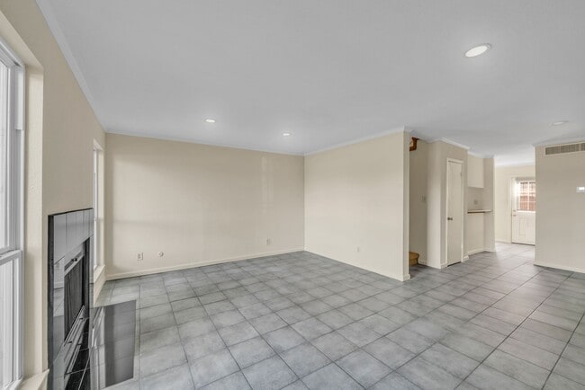 Building Photo - 6111 Beverly Hill St