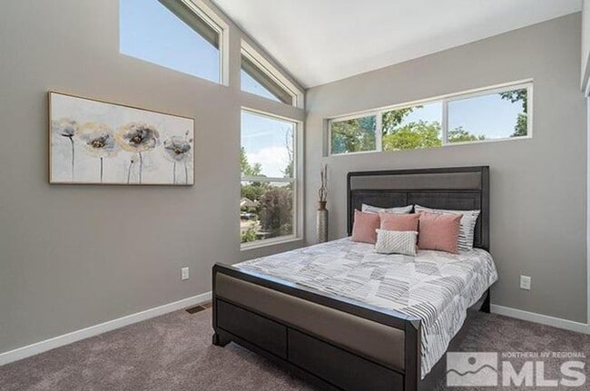 Building Photo - Modern Midtown Living