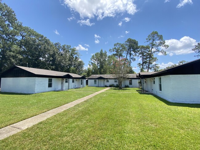 Building Photo - 18272 Sidney Ave