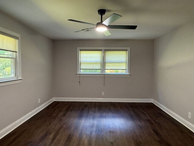 Building Photo - 645 Greenbriar Ave