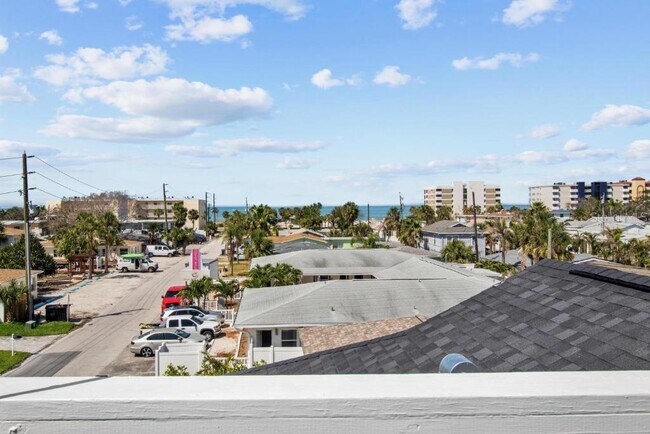 Building Photo - 14500 N Bayshore Dr