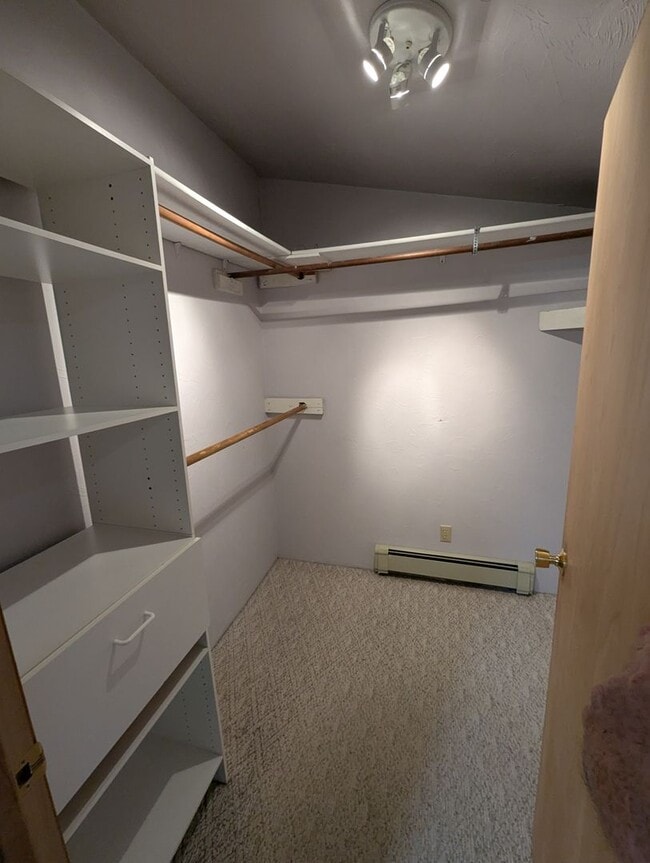 Building Photo - 2 bed/2.5 bath single family home w/ bonus...
