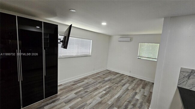 Building Photo - 117 NW 11th Ave