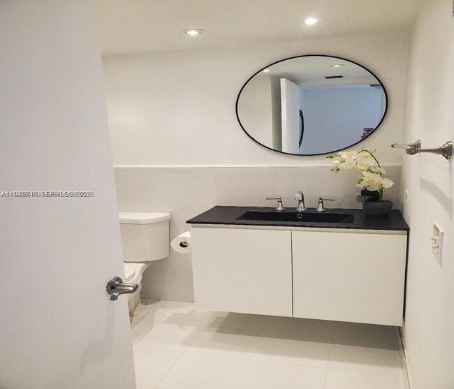 Building Photo - 8180 Geneva Ct