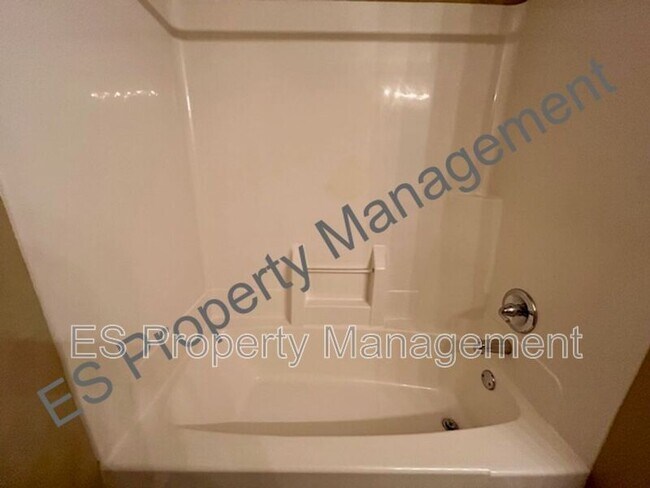 Building Photo - 7580 Sycamore Grove Ct